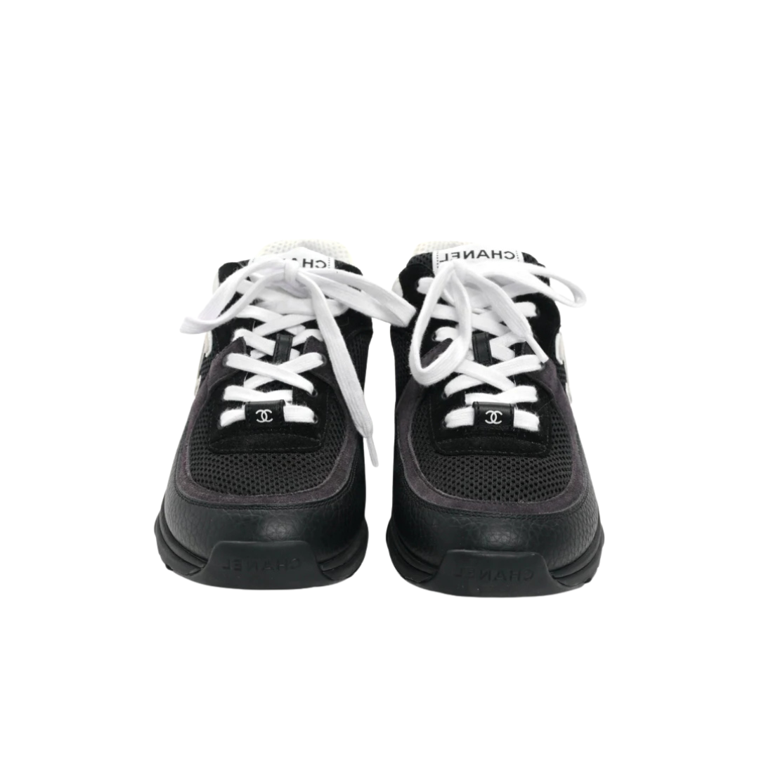 Runner Black White