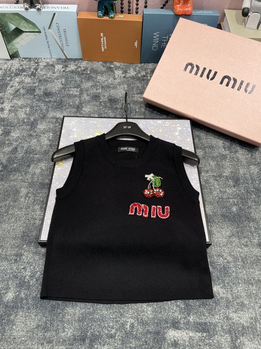 "MM" Cherry Vest