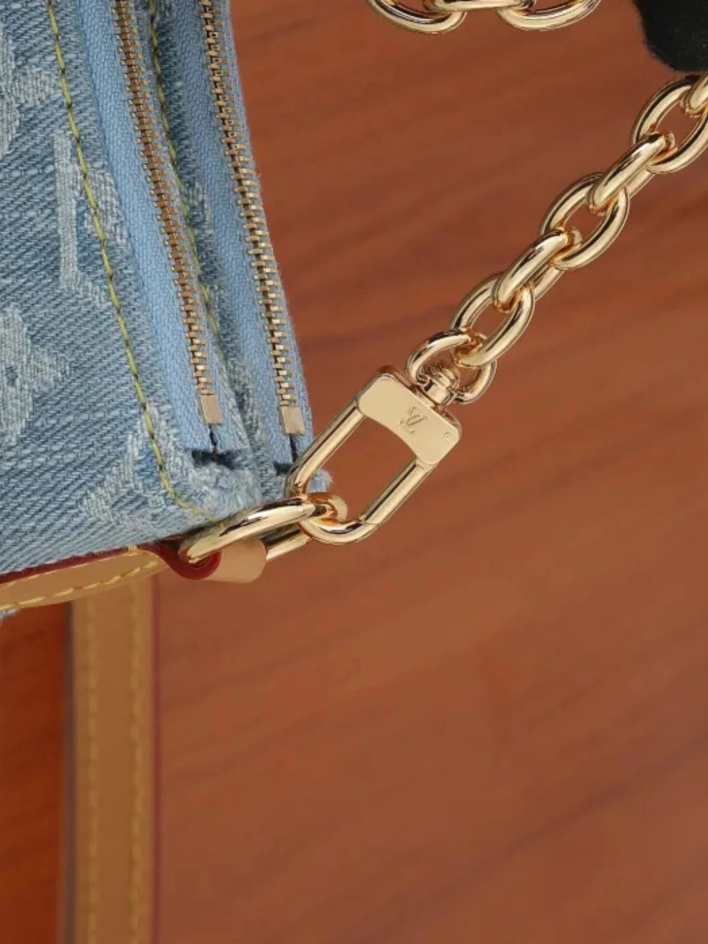 "LV" Pochette Sky Blue